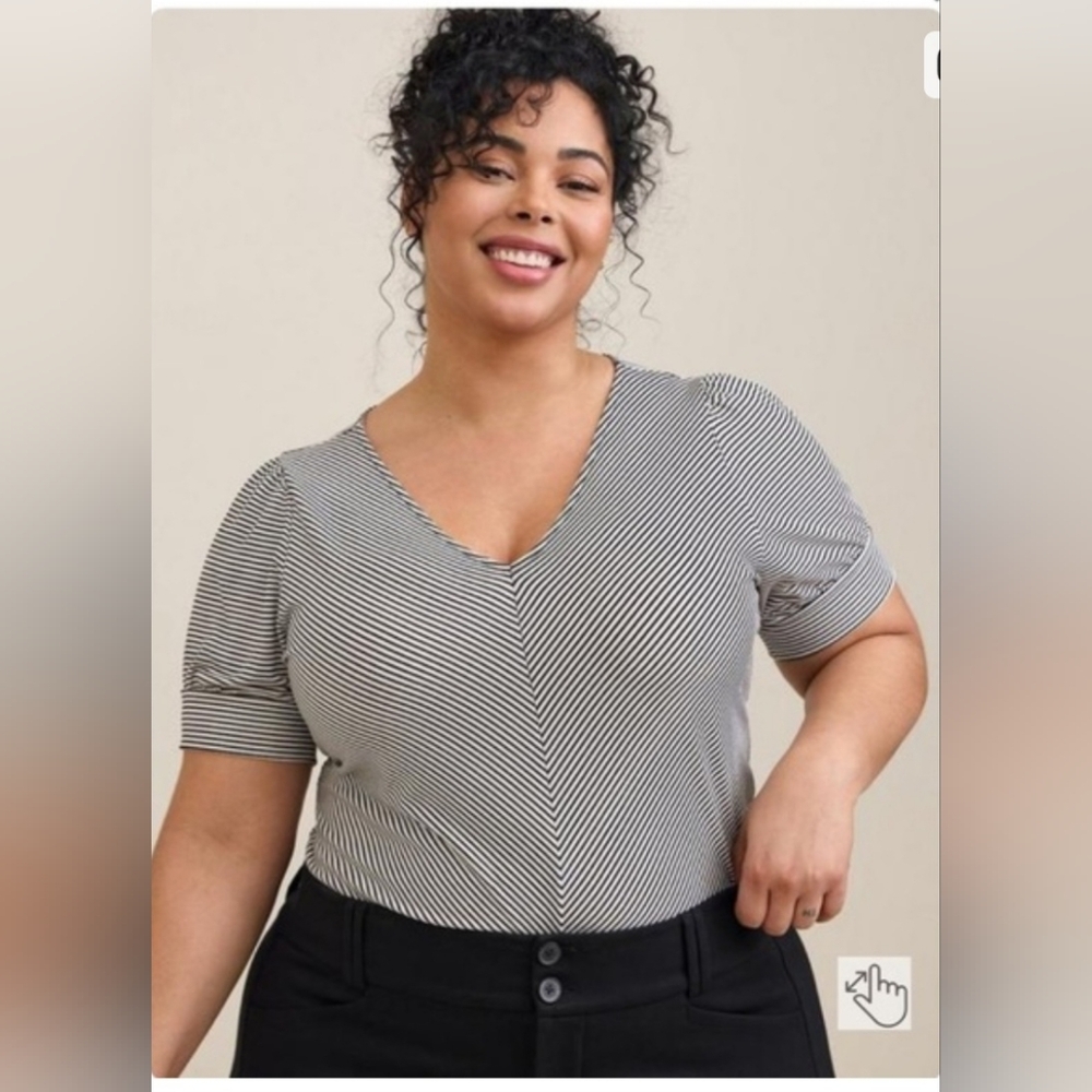 Torrid Black and White Striped V-Neck Top. Size 00